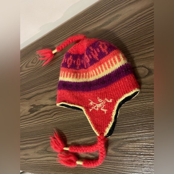 Arc'teryx Accessories - Arc'teryx  Contrail Toque Earflaps Wool Y2K Knit Hat Vintage OS, with flaps